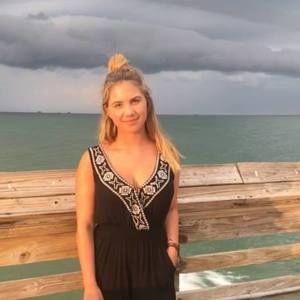 Meet your Posher, Chloe